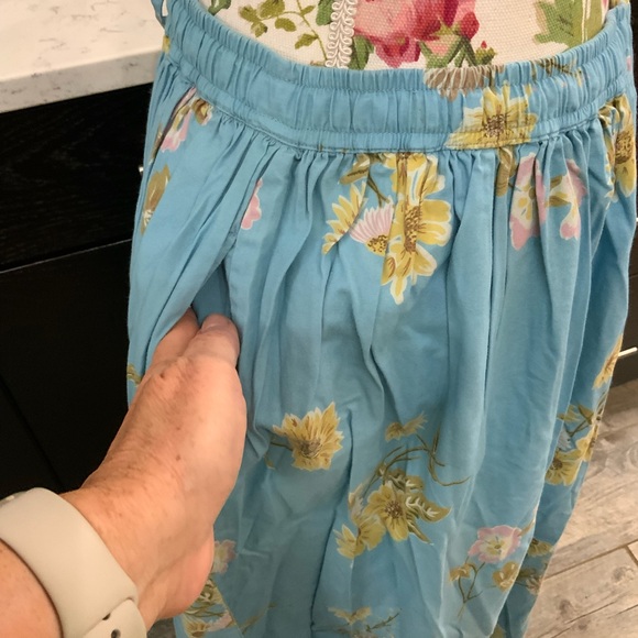 Orvis Vintage Maxi Skirt Size 10 
Elastic Waist Drawstring 
Pockets 
Blue Floral - Picture 5 of 12